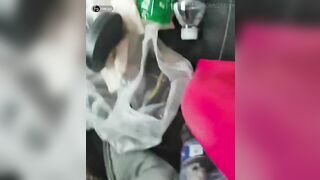 Em gái thử cảm giác lạ với tay phanh ô tô