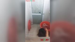 Quay lén gái tắm