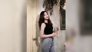Áo dài bodysuit của em nhìn phía sau thôi là đã nứng rồi
