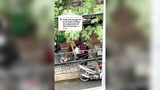 ANH TRAI BÓP VÚ BẠN GÁI NGAY NGOÀI  ĐƯỜNG