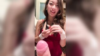 Đứng ngoài quay phim xem em người yêu rên không kịp thở với 2 thằng bạn thân