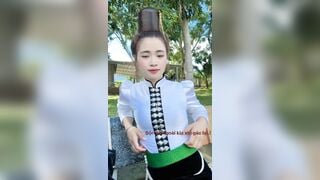 Thủ dâm nơi công cộng bị bắt bắn tinh đầy mồm em
