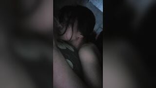 Tối ngày ăn và chịch không à