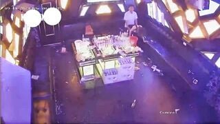 Chịch nhân viên karaoke tại quán P2 hack camera