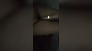 bé *** nứng lồn nhét cả bàn chải điện vào lồn