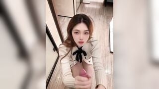 Gạ e rau non đi du lịch vừa vào khách sạn đã cởi quần bắt e bú cu