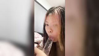 Em Gái Mủm Mỉm Vú Bự Tự Quay Thủ Dâm 1