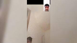 Vừa tắm vừa call video với ny