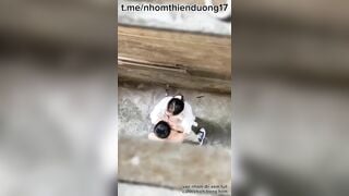 Hai học sinh làm nhau ngay tại hẻm trường