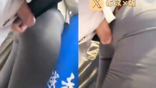 Vài clip biến thái dí cu vào mông gái lạ