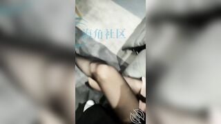 Đg ngồi xem phim cùng e họ dâm đãng thì e bất ngờ quỳ xún tụt quần bú cu và cái kết
