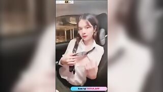 Lén Bóp Vú con bạn Đang Lái xe, Dược nó dừng Xe Thủ dâm cho djt nhau