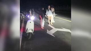 GÁI TRUNG ĐÁNH NHAU LỘT ĐỒ  P3