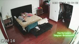 Hack Camera Cha Dượng tranh thủ lúc vợ ra ngoài để địt con riêng của vợ