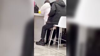 2 đứa dâm địt nhau ngay trên quầy thanh toán dâm đãng