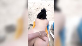 Doggy bên bờ biển