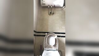 Em loli tự đái rồi uống luôn quá ghê