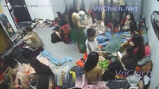 Bật Mí Sự Thật Bên Trong Phòng Thay Đồ Của Các Em Đào Trong Quán Karaoke
