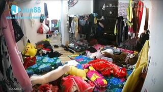 Quay lén máy em nhân viên quán hát vú to lồn ngon dâm đãng