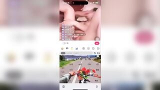 Sex Hot Douyin Live Bạn Trai Móc Lồn Nhầm Ứng Dụng