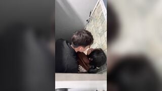 Quay lén cặp đôi địt nhau trong nhà vệ sinh full 👇👇👇 mô tả