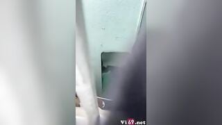 Ở ngoài cửa sổ quay lén chị MB u40 địt anh Grap trẻ mới vào nghề