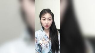 Call video cùng em gái dâm vú to lồn ngon nhiều nước mặt dâm