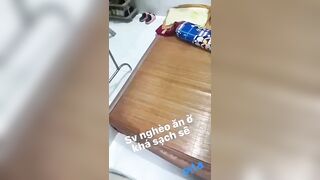 Sinh Viên Phục Vụ Hàng Ngon