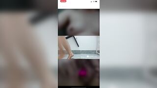 Em gái móc phá lồn hơn cả máy dập