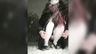 Trời tuyết mà em nó vẫn ra ngoài thủ dâm đái kích thích