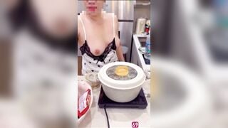 Bác họ chiều cháu, Nấu ăn Cho bóp Vú sờ Lồn liếm Dâm thuỷ mà ko cho dkt