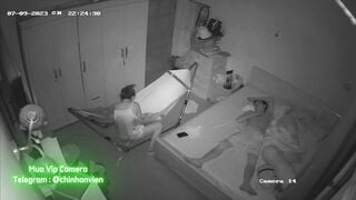 Hack Camera Ru con ngủ xong , Nứng Lồn là 2 vợ chồng lôi nhau ra địt