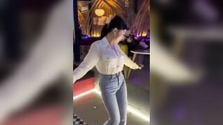Quay lén được chị dâu đi bar về tắm