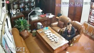 Hack camera Hiệu trưởng lộ clip lếu lều các nữ giáo viên, phụ huynh nâng điểm cho con