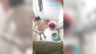 Quay lén em hàng xóm vú to lồn ngon tắm nhìn là muốn địt