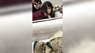 Cặp đôi địt nhau trong nhà vệ sinh
