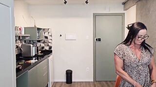 Bắt sống co rể thủ dâm, mẹ vợ yêu luôn