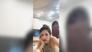 Chịch em dâm nữ xinh bóp ti dâm quá