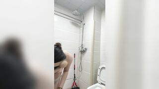 Quay lén được mẹ vợ tắm ngon quá