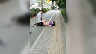 Địt nhau giữa đường cho người lạ xem nứng là trỗ nào cũng địt
