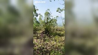 Đưa em gái dâm lên đồi keo địt nhau dâm đãng kích thích lồn ngon
