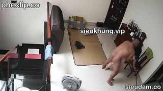 Chồng soi cam phát hiện con vợ địt nhau với bố chồng bắn tinh đầy lồn