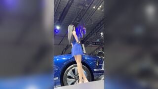quay lén dưới váy máy em PGA trong sự kiện ra mắt xe - phần 10