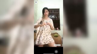 Nữ sinh nhảy khoả thân gửi người yêu