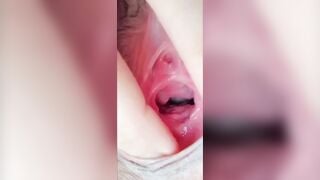 Cái lỗ lồn hồng hào đang thèm cặc muốn uống tinh dâm đãng chảy nước
