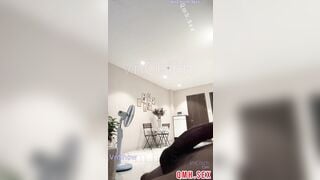 Thu Hà 2k2 nhìn thấy quả cu 18cm em khoái chí cười dâm đãng bú lút cán xuất tinh