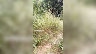 Chở cô vợ đi có việc, cô tranh thủ cho địt thiên nhiên. Mông đít to quá