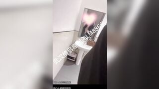 Dẫn e họ đi ăn nhàhàng mà nứng cặc quá nên đè e ra đụ ngay tại cửa phòngđể e chặn cửa