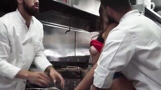 Lũ Đầu bếp Phụ Bếp Súc vật Hấp Dâm Tập thể E Nhân Viên Bồi Bàn Vú To lồn múp