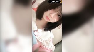 Em gái trung xinh dễ thương móc lồn